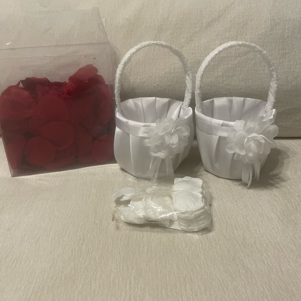 Flower girl baskets and petals for wedding